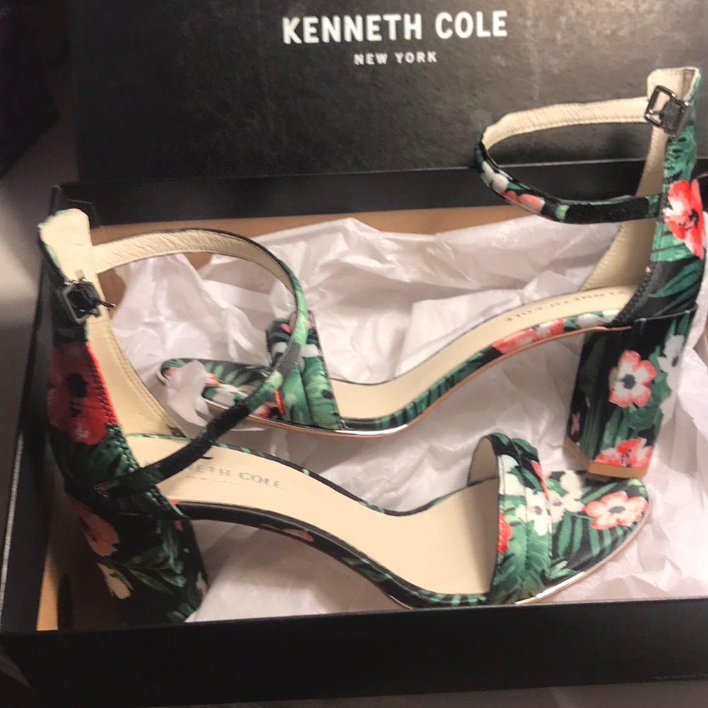 Kenneth Cole Sandals